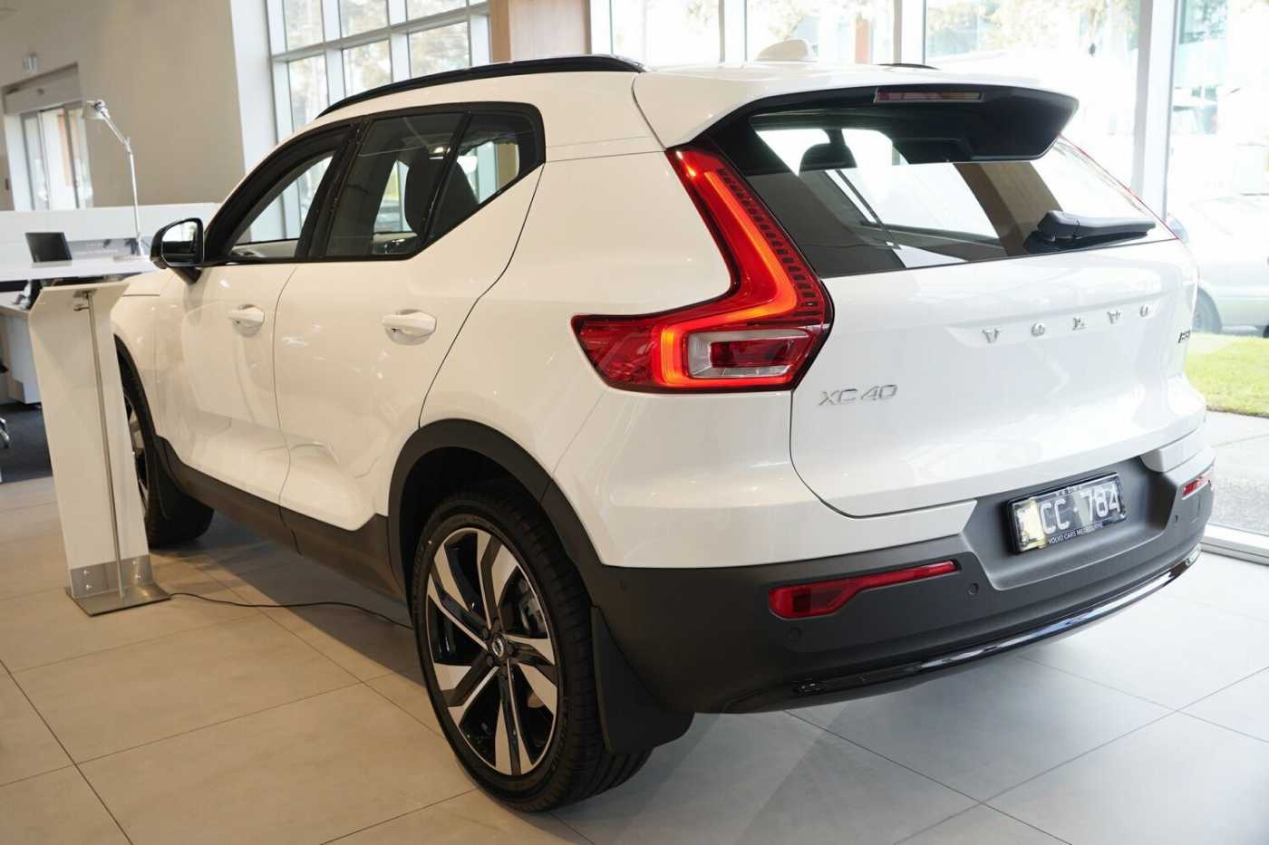 Volvo  XC40 Ultimate, B5 Mild Hybrid, Petrol, Dark