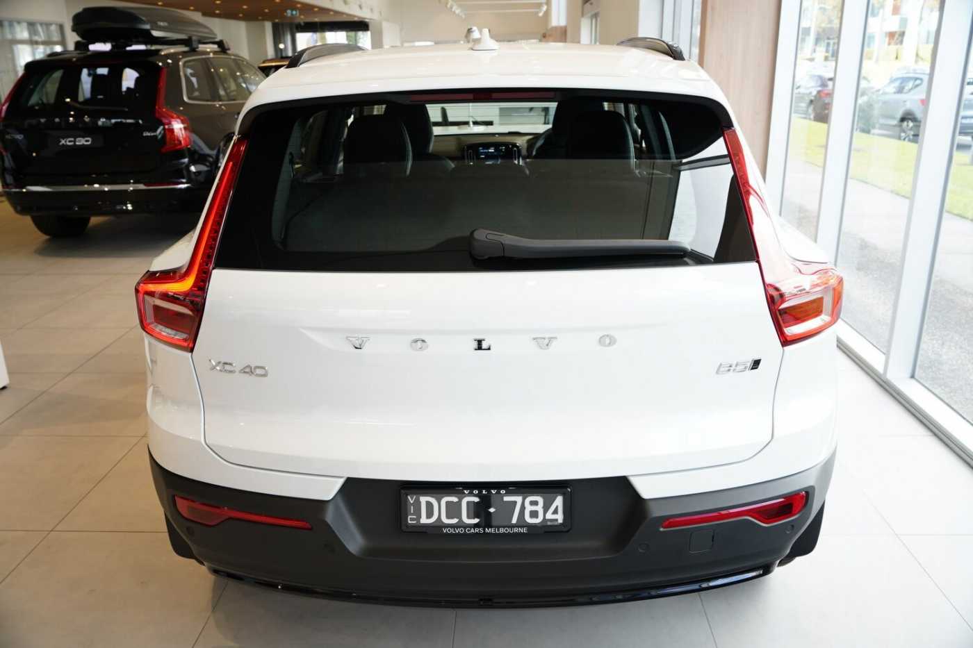 Volvo  XC40 Ultimate, B5 Mild Hybrid, Petrol, Dark