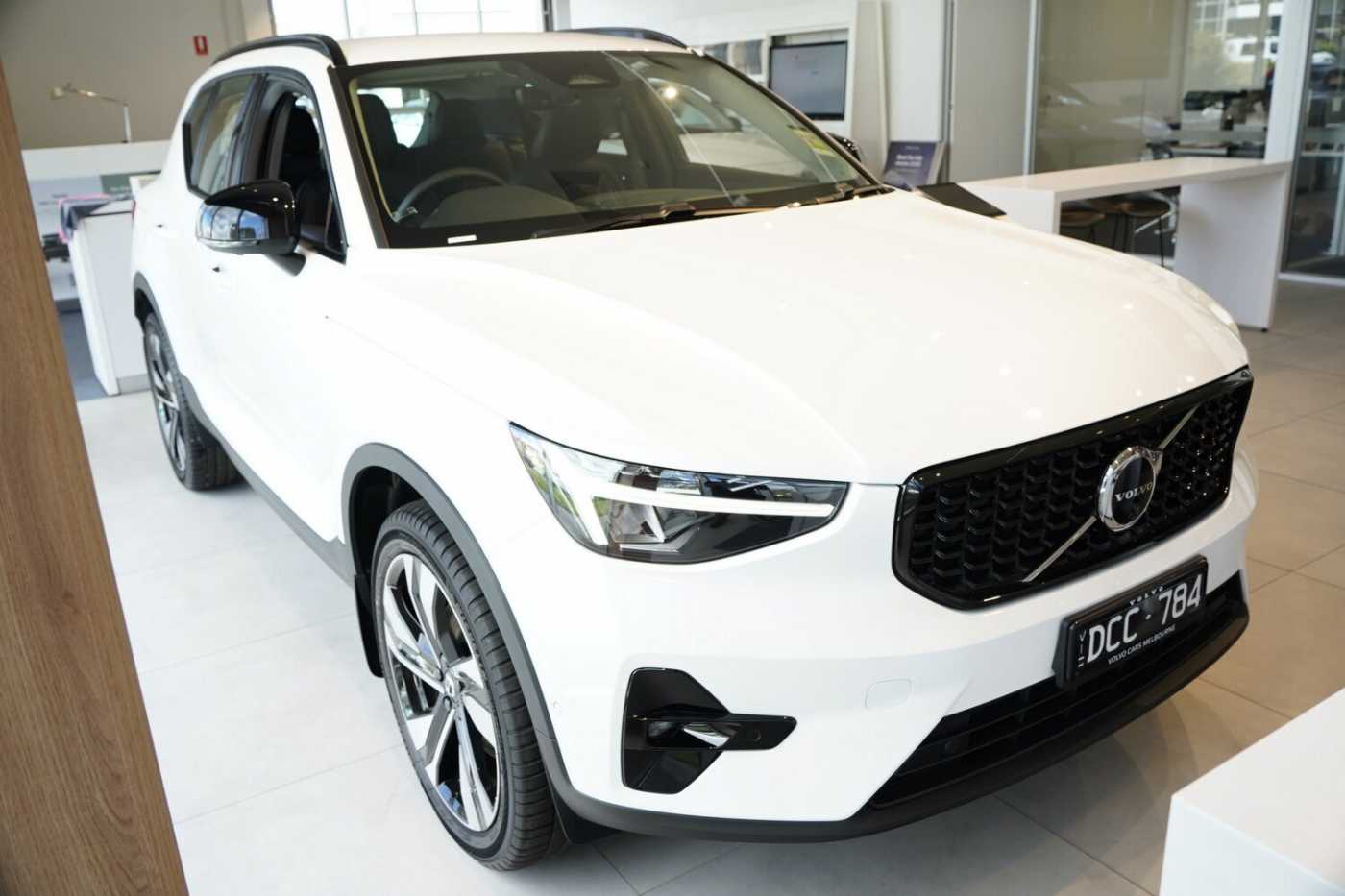 Volvo  XC40 Ultimate, B5 Mild Hybrid, Petrol, Dark