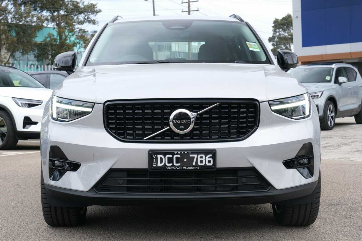 Volvo  XC40 Ultimate, B5 Mild Hybrid, Petrol, Dark