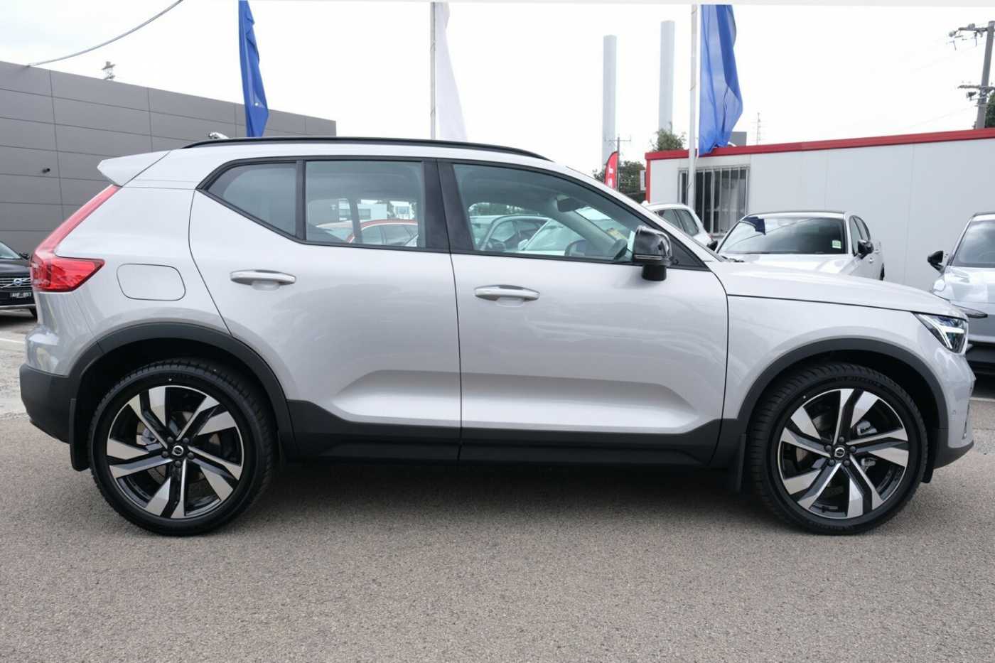 Volvo  XC40 Ultimate, B5 Mild Hybrid, Petrol, Dark