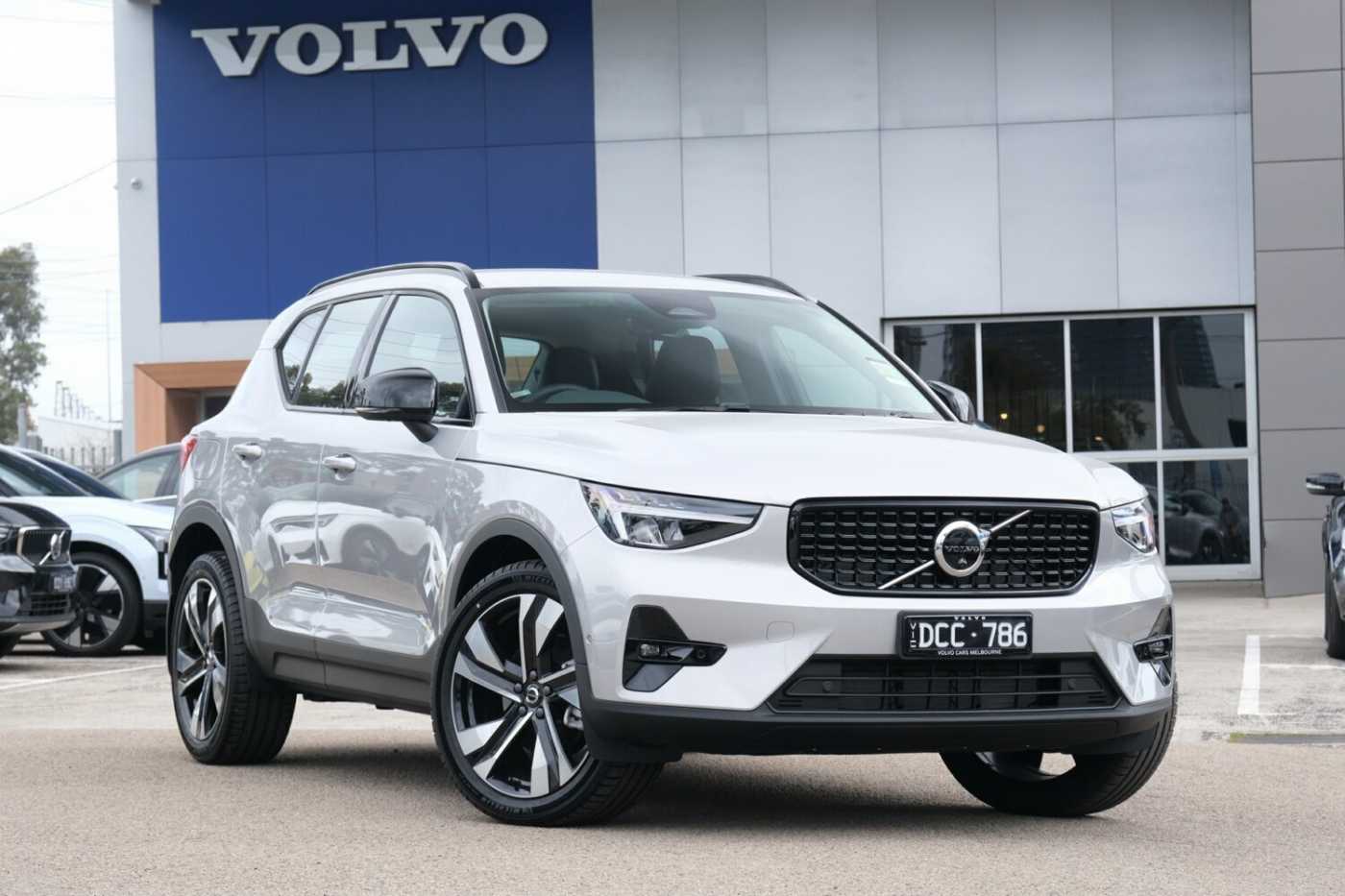 Volvo  XC40 Ultimate, B5 Mild Hybrid, Petrol, Dark