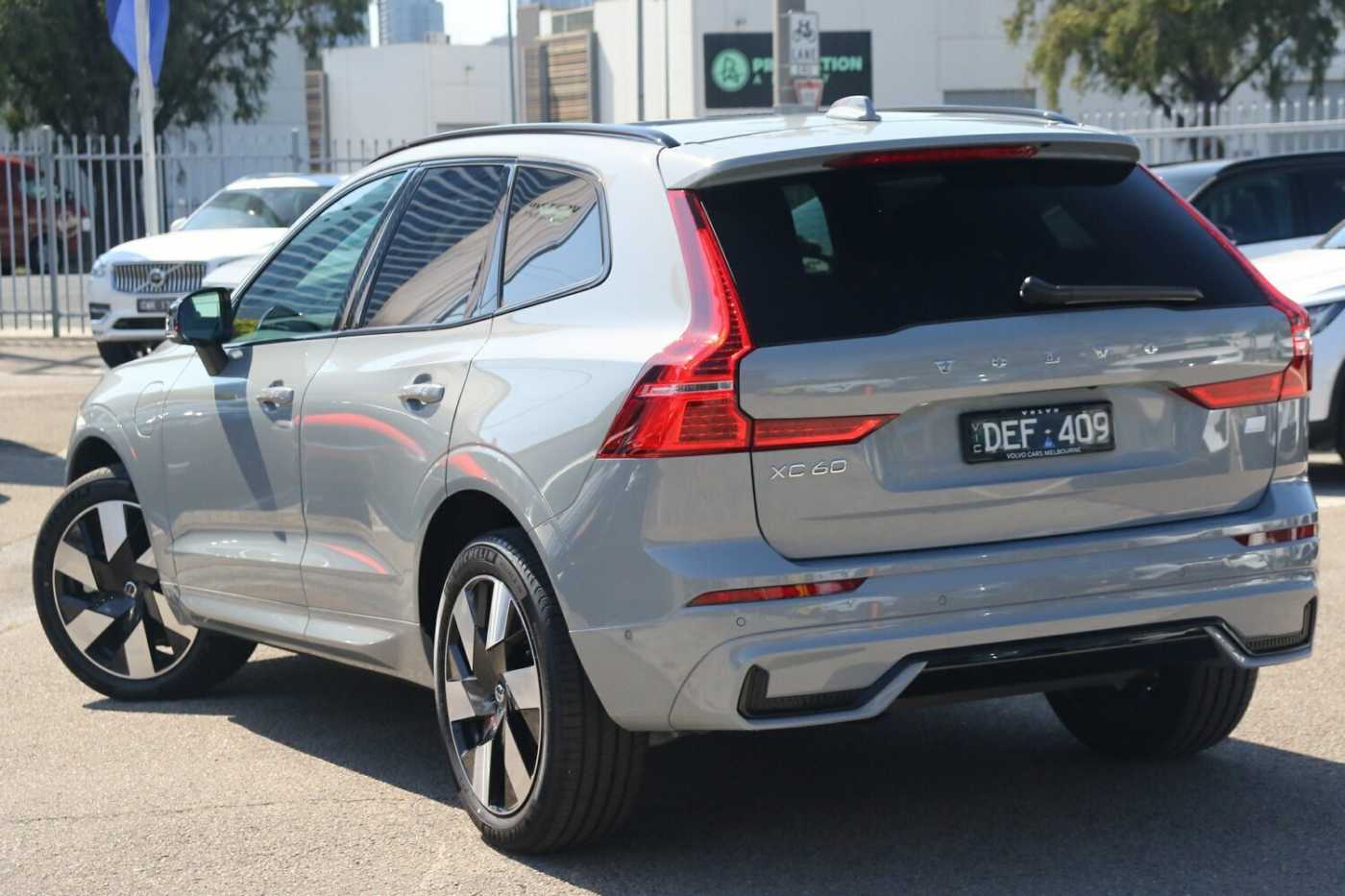 Volvo  XC60 Recharge Plus, T8 AWD Plug-in hybrid, Electric/Petrol, Dark