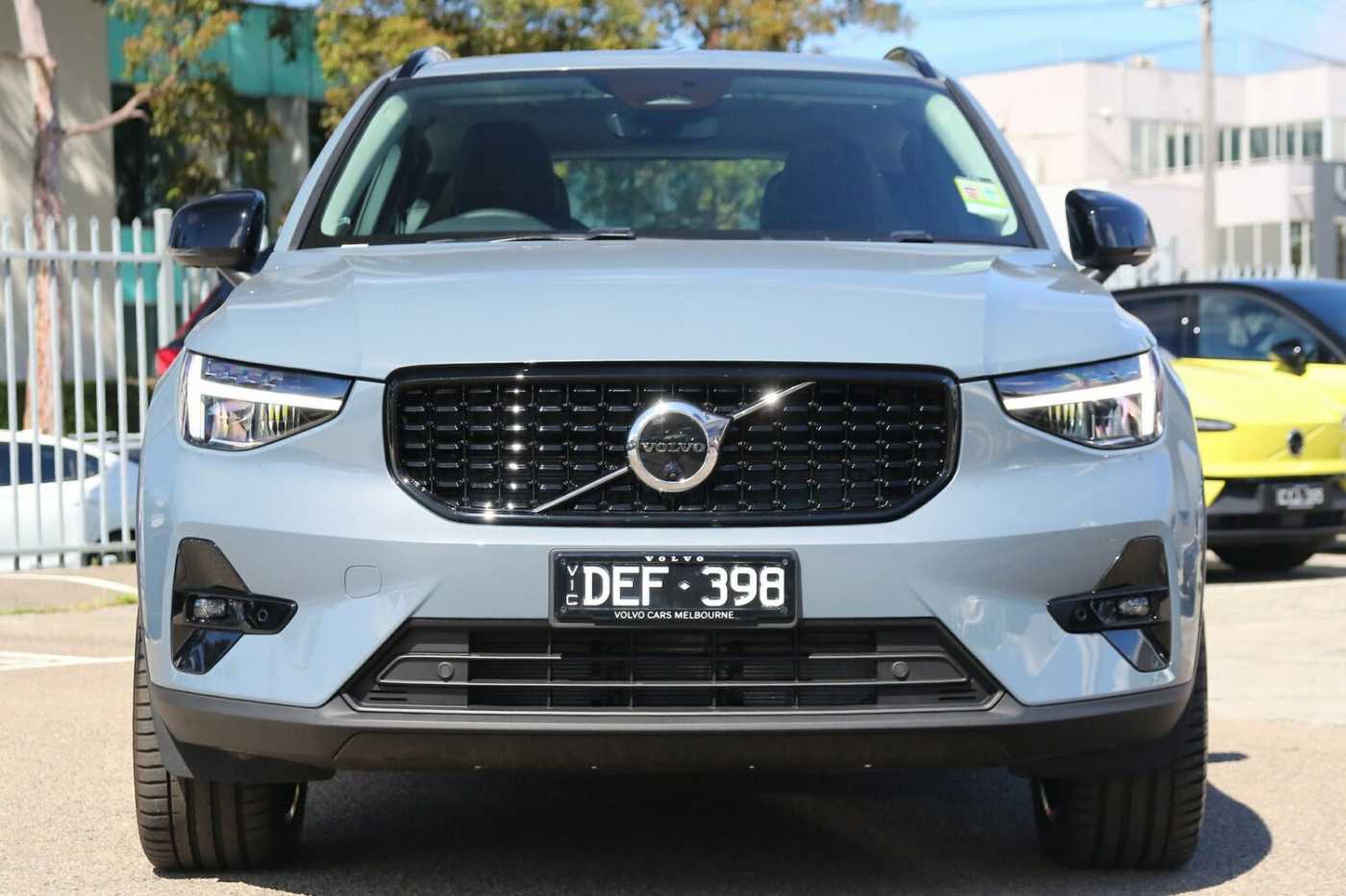 Volvo  XC40 Ultimate, B5 Mild Hybrid, Petrol, Dark