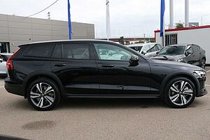 Volvo  V60 Cross Country Ultimate , B5 Mild Hybrid, Petrol