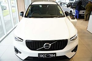 Volvo  XC40 Ultimate, B5 Mild Hybrid, Petrol, Dark