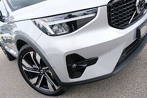 Volvo  XC40 Ultimate, B5 Mild Hybrid, Petrol, Dark