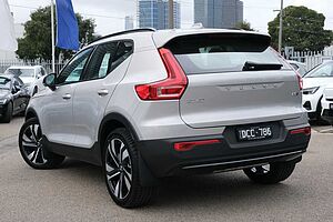 Volvo  XC40 Ultimate, B5 Mild Hybrid, Petrol, Dark