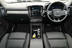 Volvo  XC40 Ultimate, B5 Mild Hybrid, Petrol, Dark