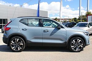 Volvo  XC40 Ultimate, B5 Mild Hybrid, Petrol, Dark