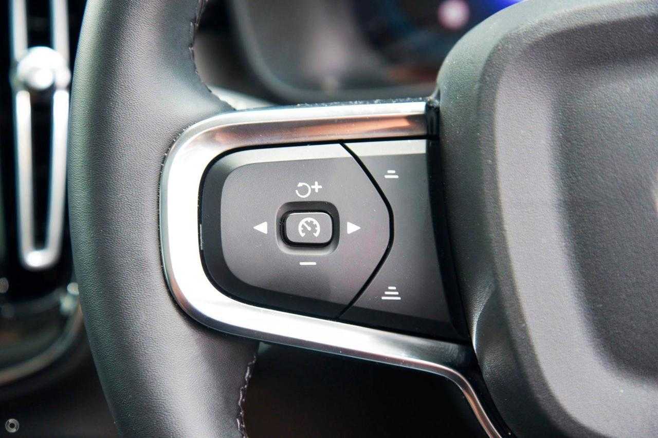 Volvo  XC40 Ultra, B4 AWD Mild hybrid, Petrol, Bright