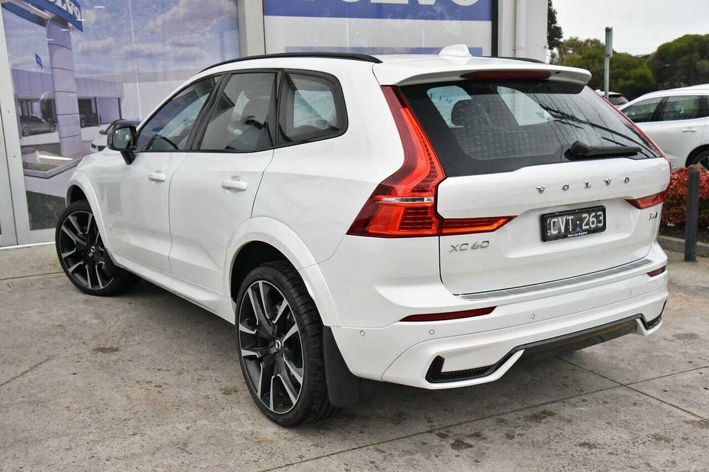 Volvo  XC60 Ultimate, B6 Mild Hybrid, Petrol, Dark