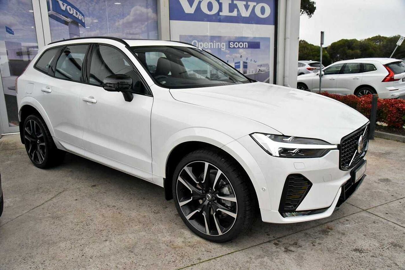 Volvo  XC60 Ultimate, B6 Mild Hybrid, Petrol, Dark