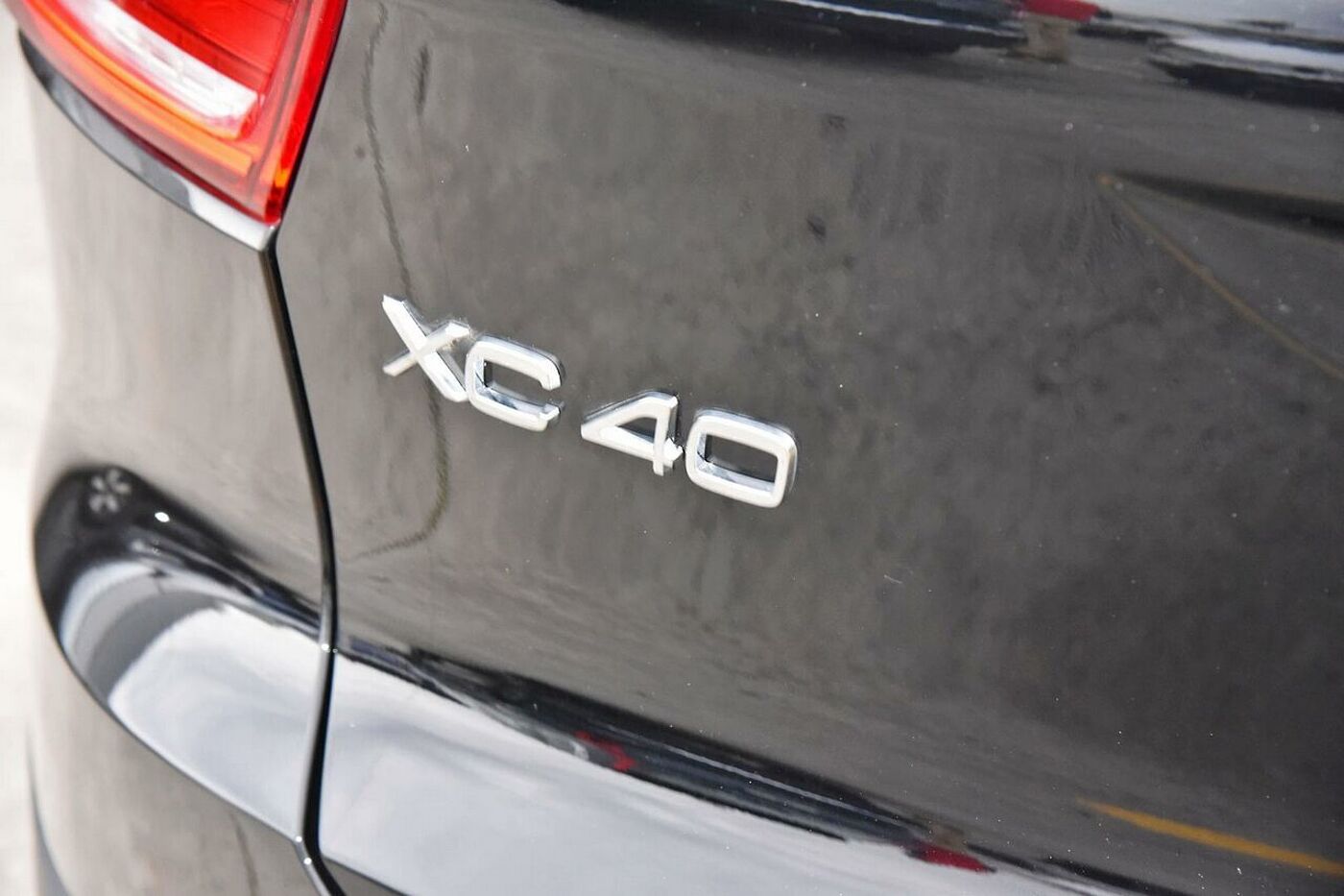 Volvo  XC40 Ultimate, B5 Mild Hybrid, Petrol, Dark