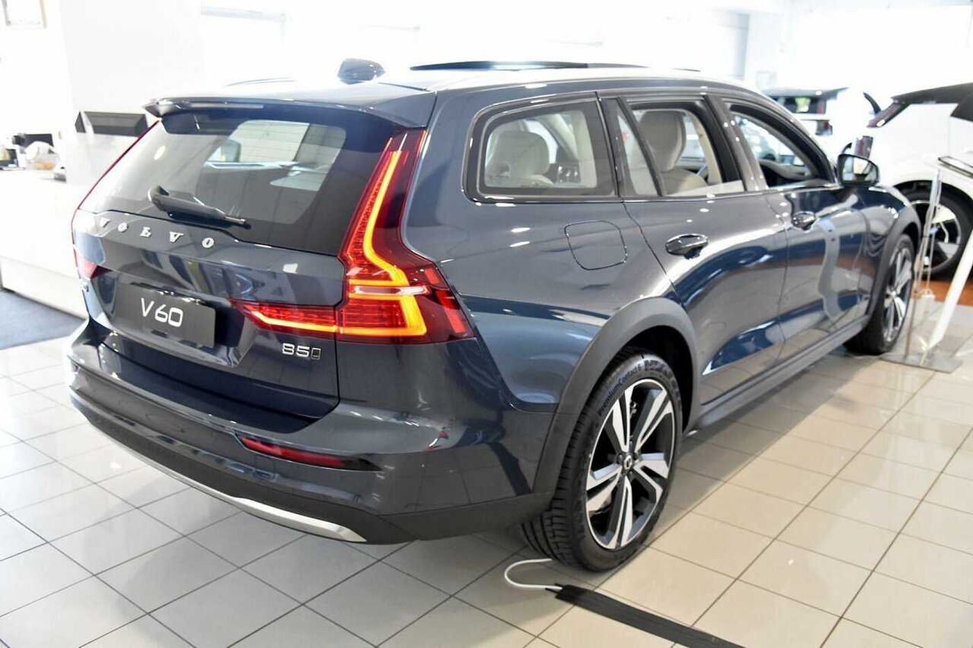 Volvo  V60 Cross Country Ultimate, B5 AWD Mild hybrid, Petrol, Bright