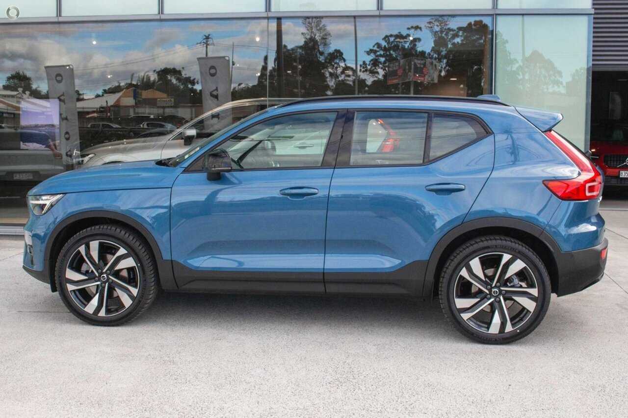 Volvo  XC40 Ultimate, B5 Mild Hybrid, Petrol, Dark