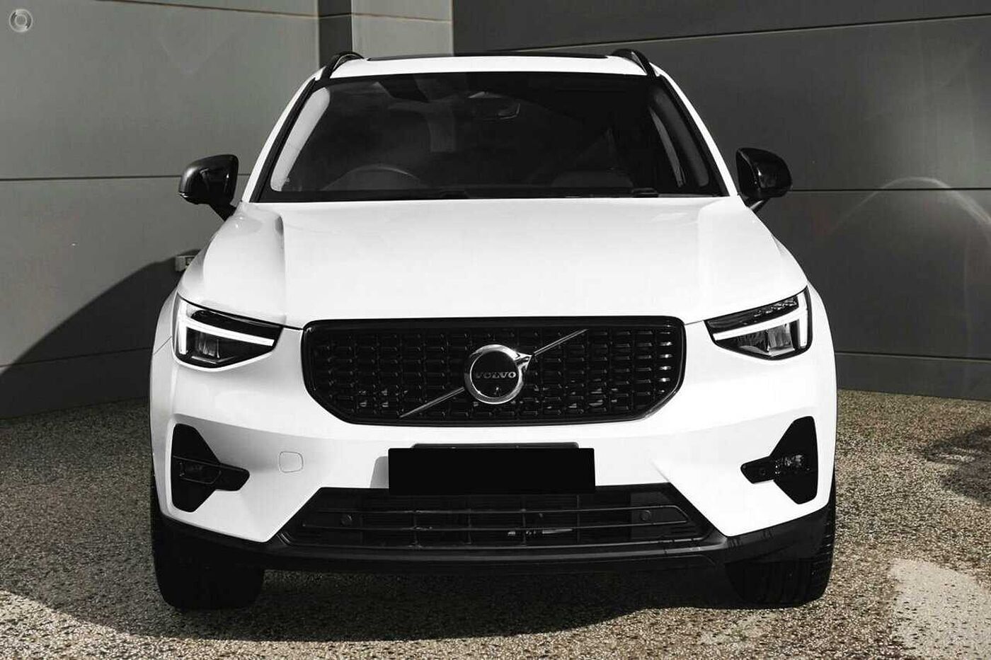 Volvo  XC40 Ultimate, B5 Mild Hybrid, Petrol, Dark