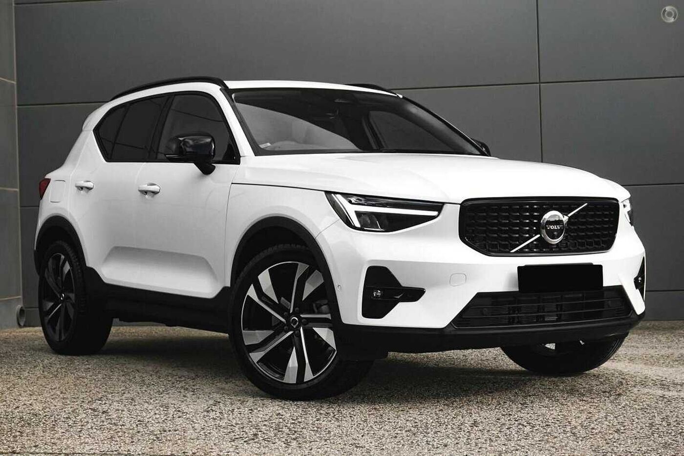 Volvo  XC40 Ultimate, B5 Mild Hybrid, Petrol, Dark