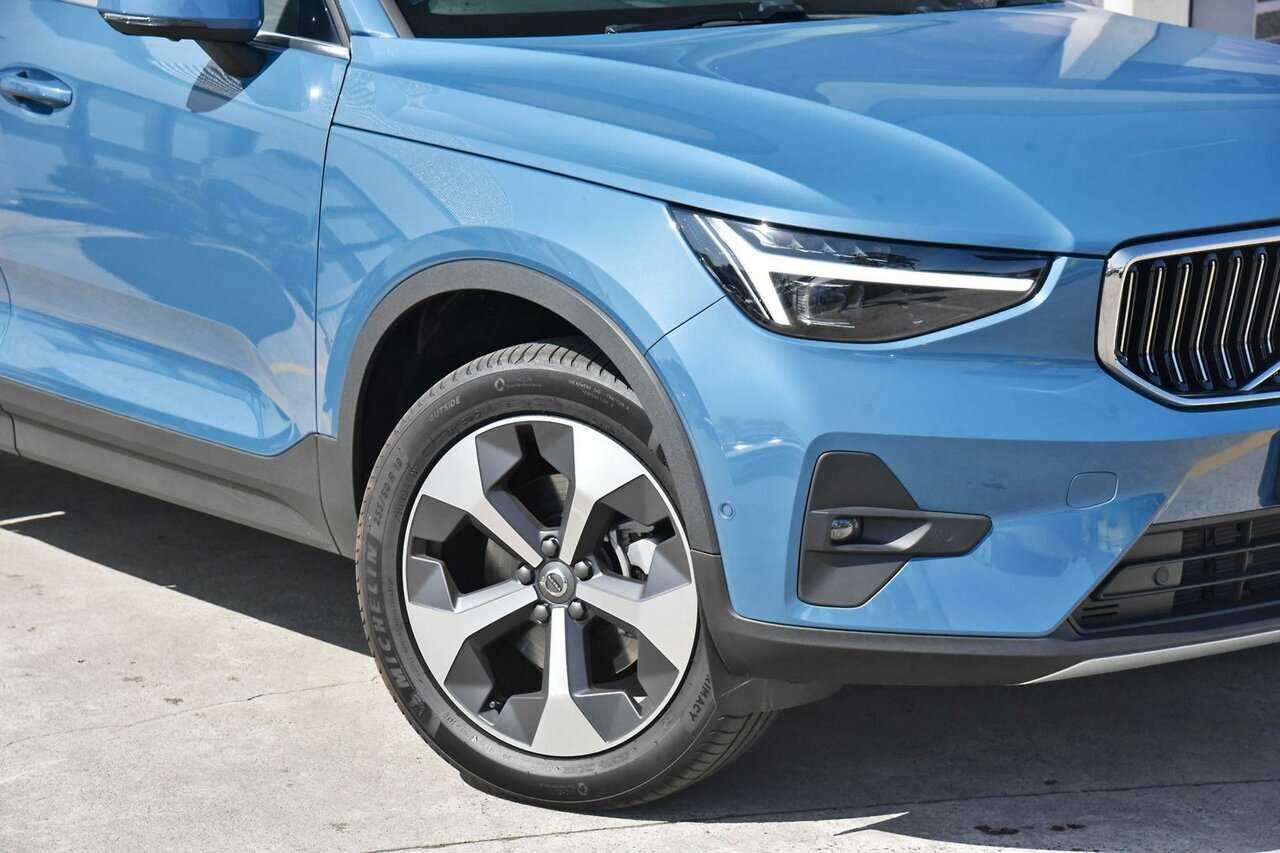 Volvo  XC40 Ultimate, B4 AWD Mild hybrid, Petrol, Bright