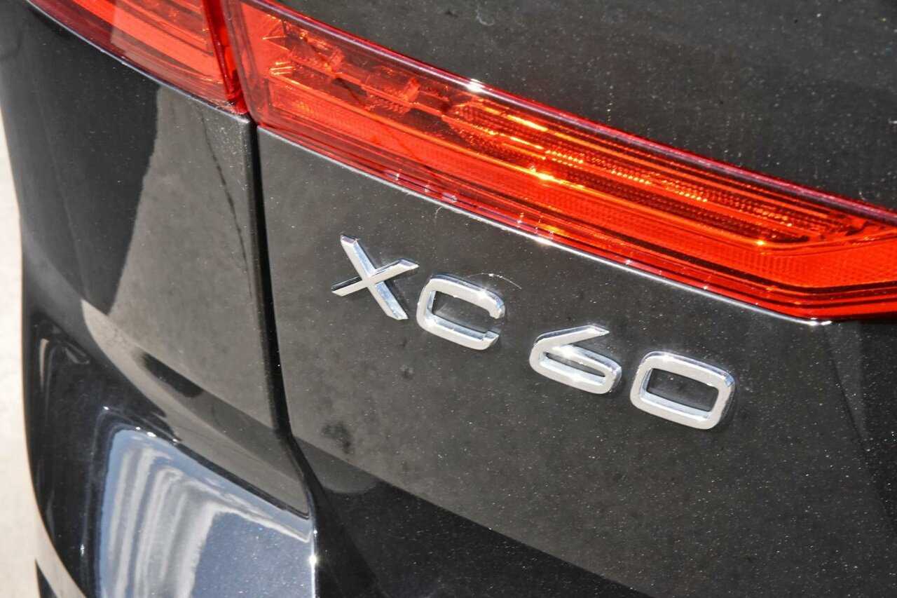 Volvo  XC60 Ultimate, B6 AWD mild hybrid, Petrol, Dark