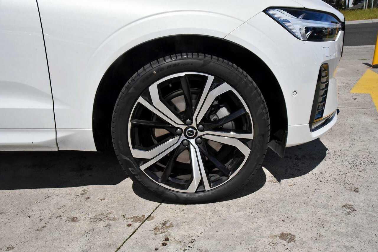 Volvo  XC60 Ultimate, B6 AWD mild hybrid, Petrol, Dark