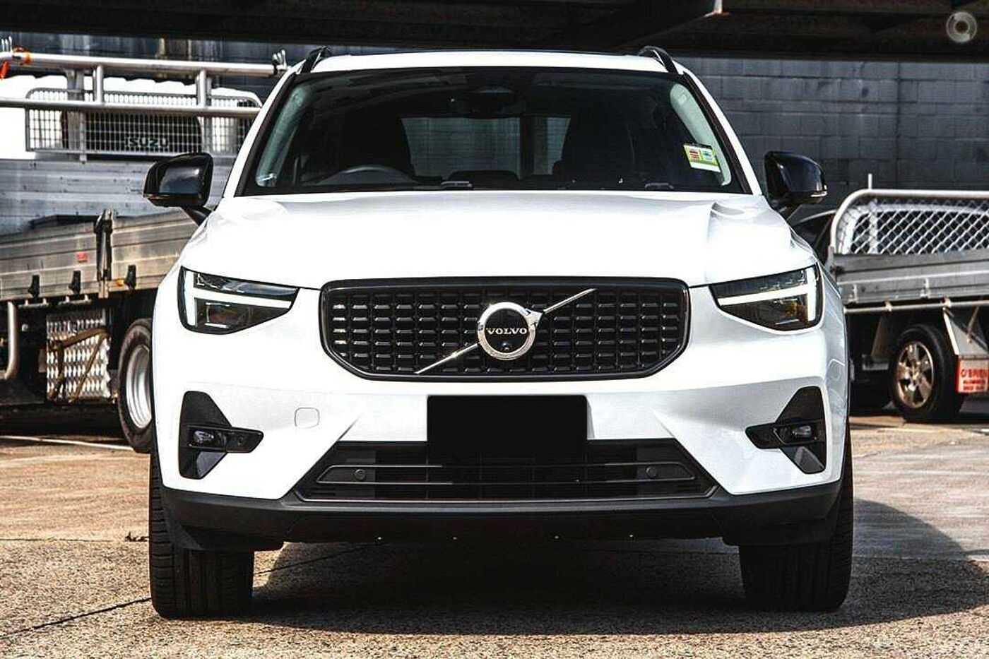 Volvo  XC40 Ultimate, B4 AWD Mild hybrid, Petrol, Dark