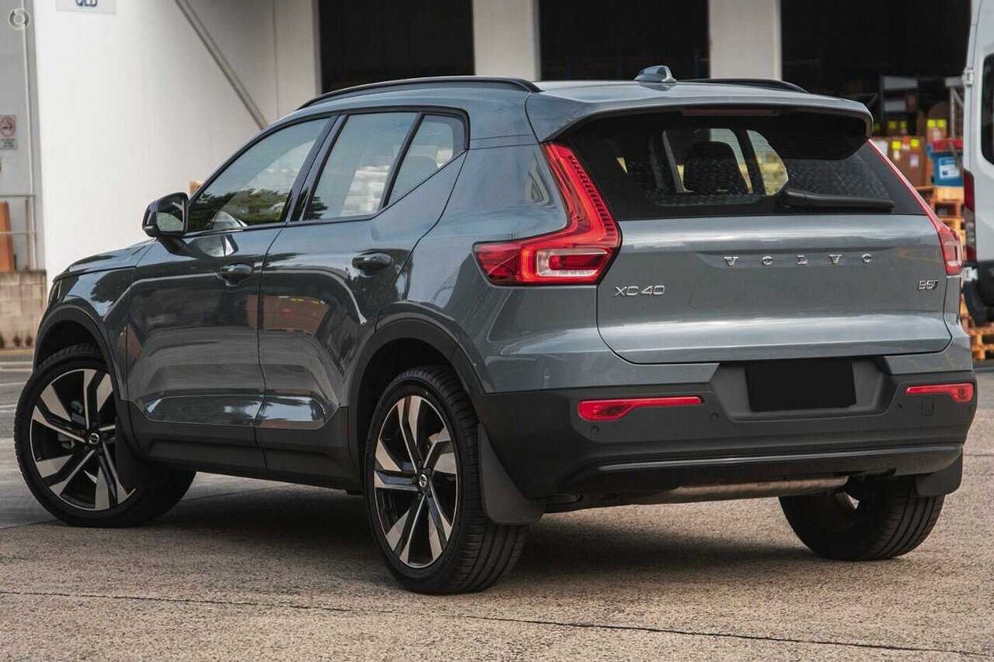 Volvo  XC40 Ultimate, B5 Mild Hybrid, Petrol, Dark