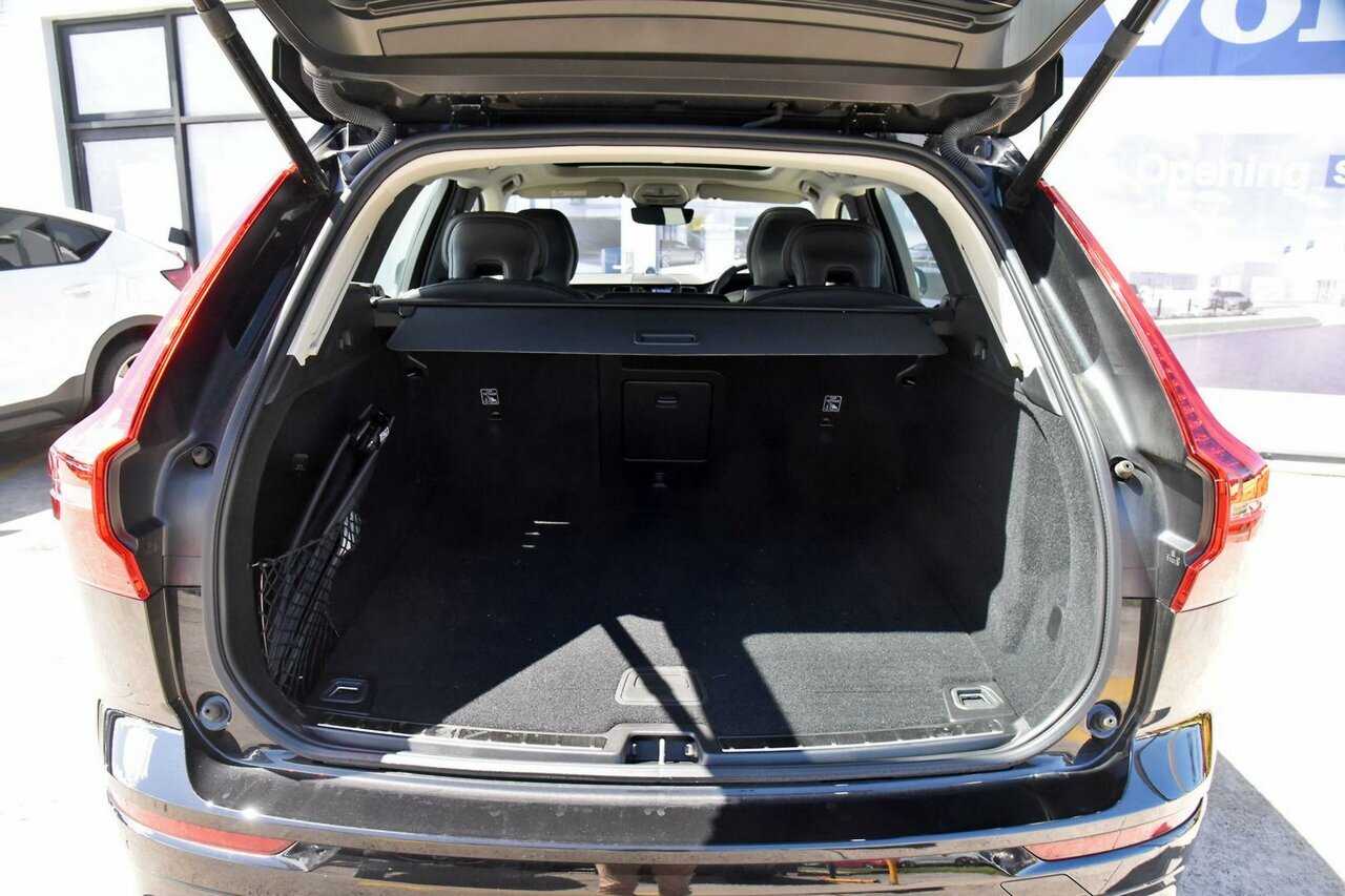 Volvo  XC60 Ultimate, B6 AWD mild hybrid, Petrol, Dark