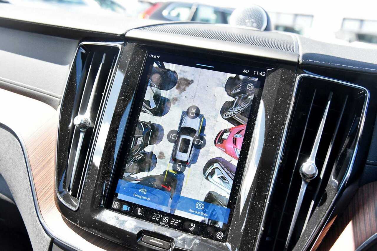 Volvo  XC60 Ultimate, B6 AWD mild hybrid, Petrol, Dark