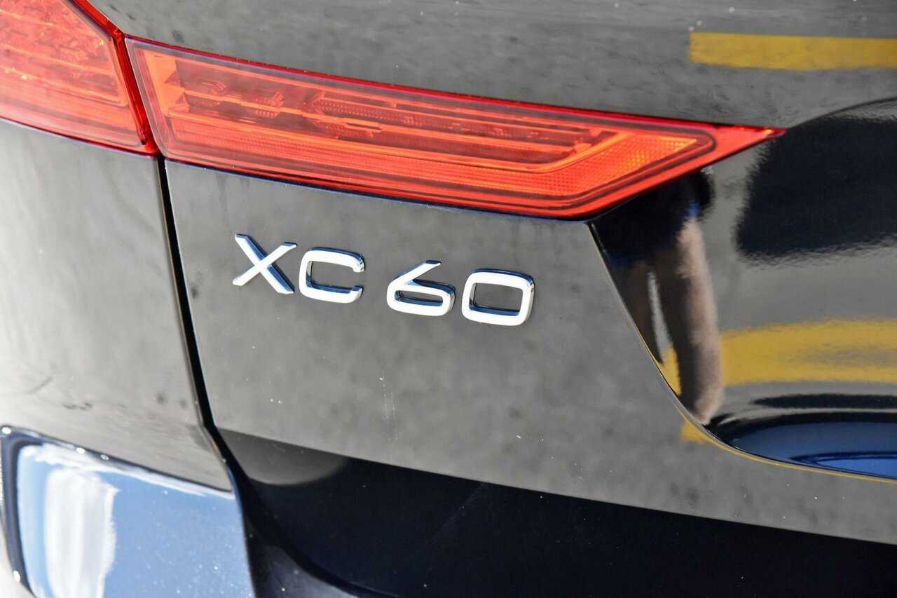Volvo  XC60 Ultimate, B6 AWD mild hybrid, Petrol, Dark