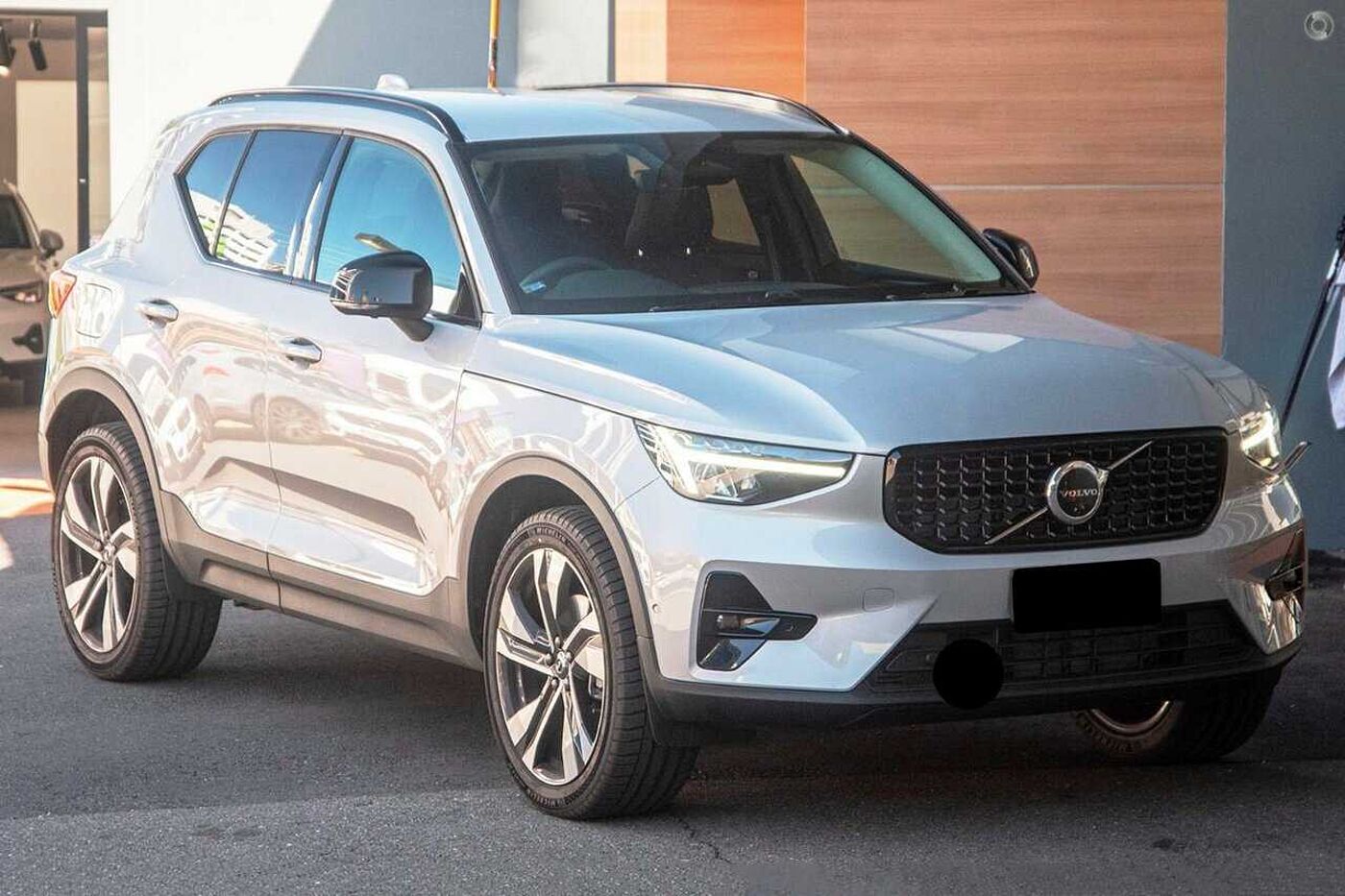 Volvo  XC40 Ultimate, B5 Mild Hybrid, Petrol, Dark