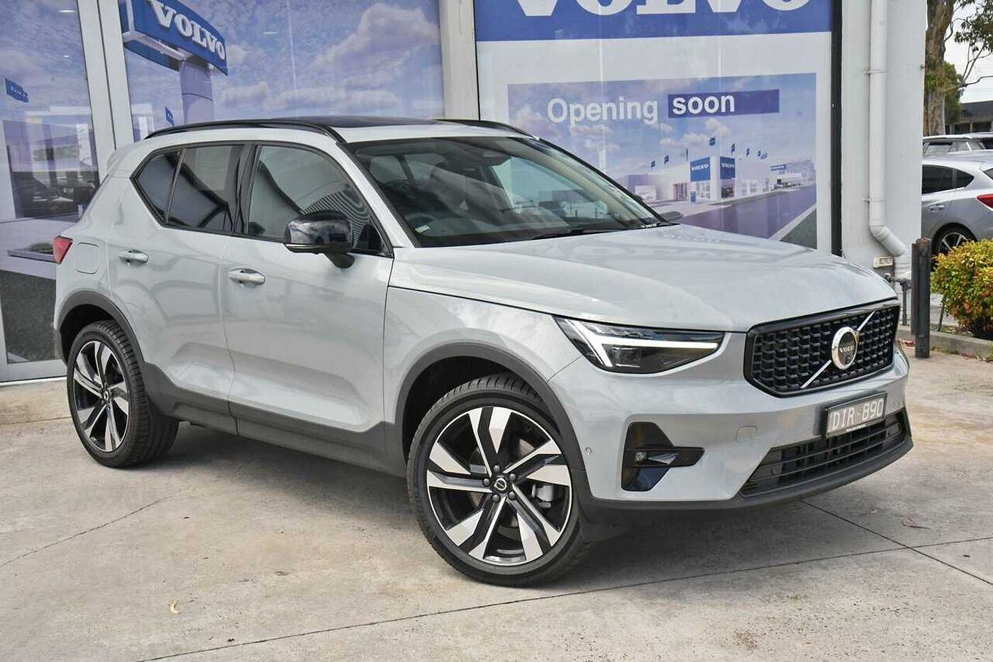 Volvo  XC40 Ultra, B4 AWD Mild hybrid, Petrol, Dark