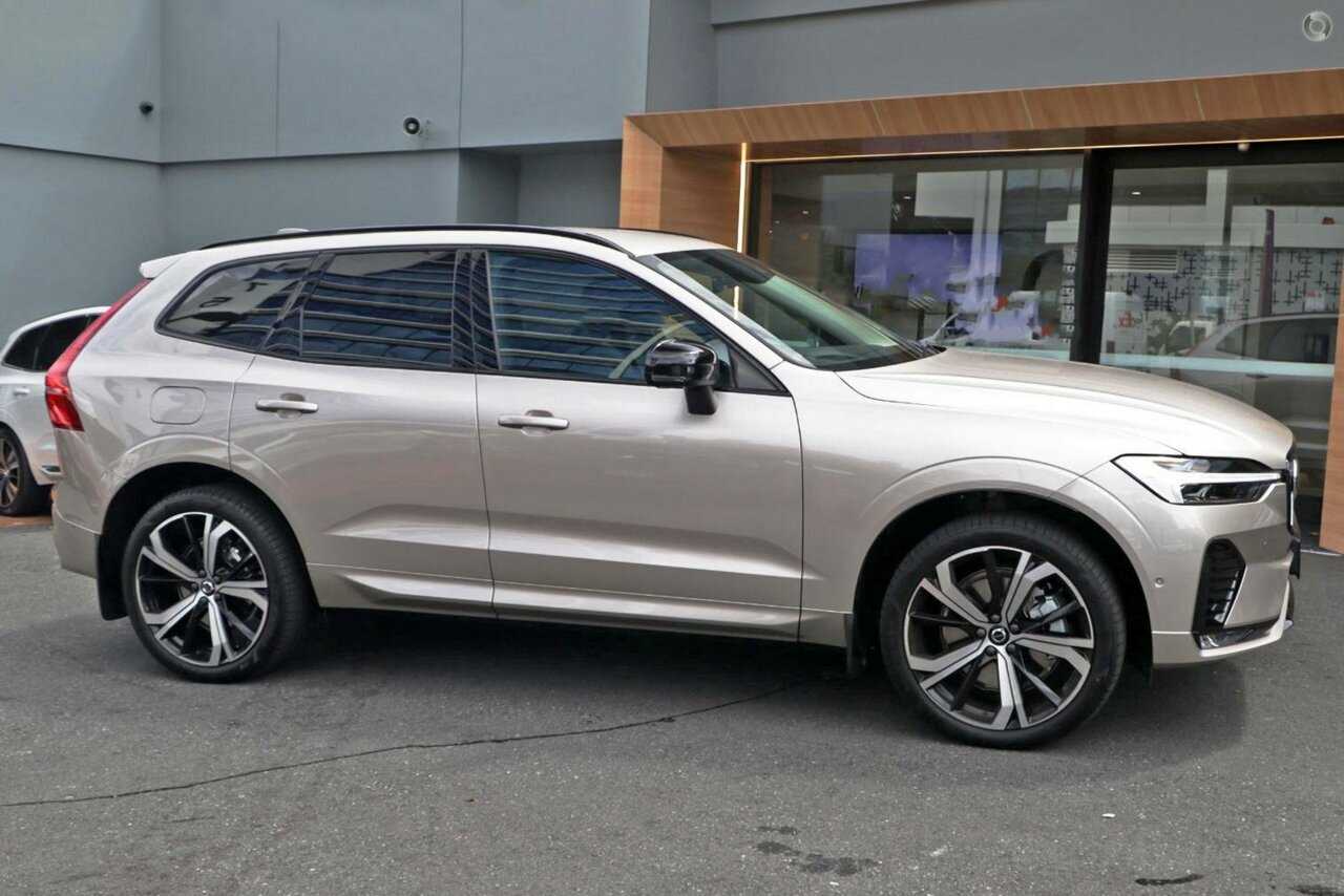 Volvo  XC60 Ultimate, B6 AWD mild hybrid, Petrol, Dark