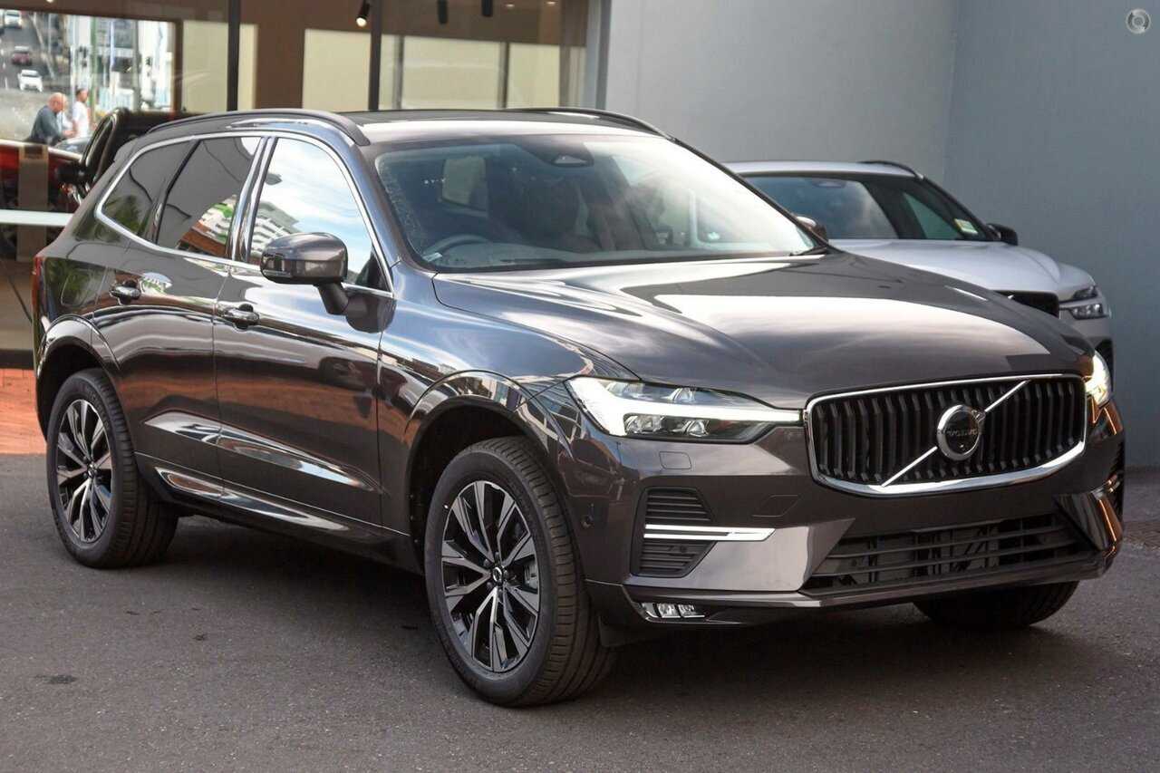 Volvo  XC60 Plus, B5 AWD Mild hybrid, Petrol