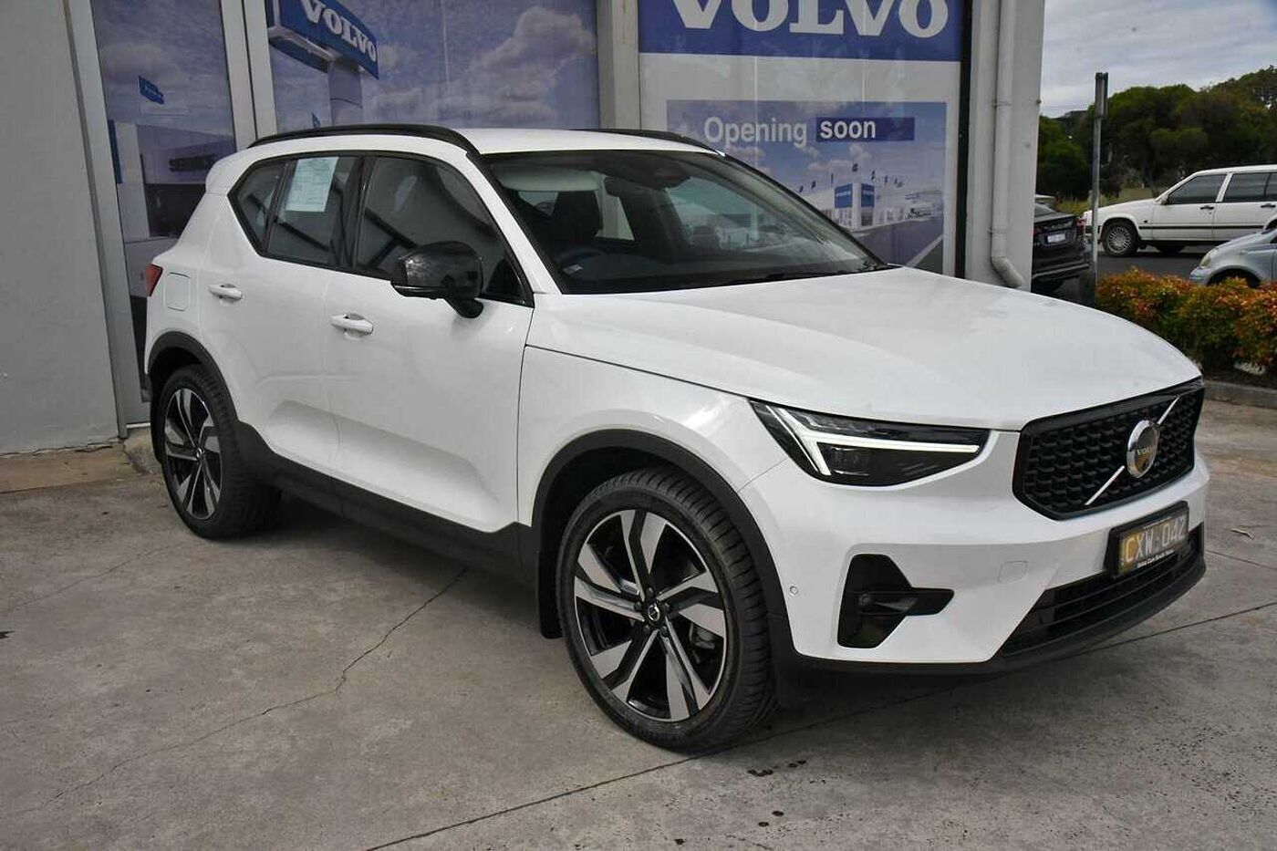 Volvo  XC40 Ultimate, B4 AWD Mild hybrid, Petrol, Dark