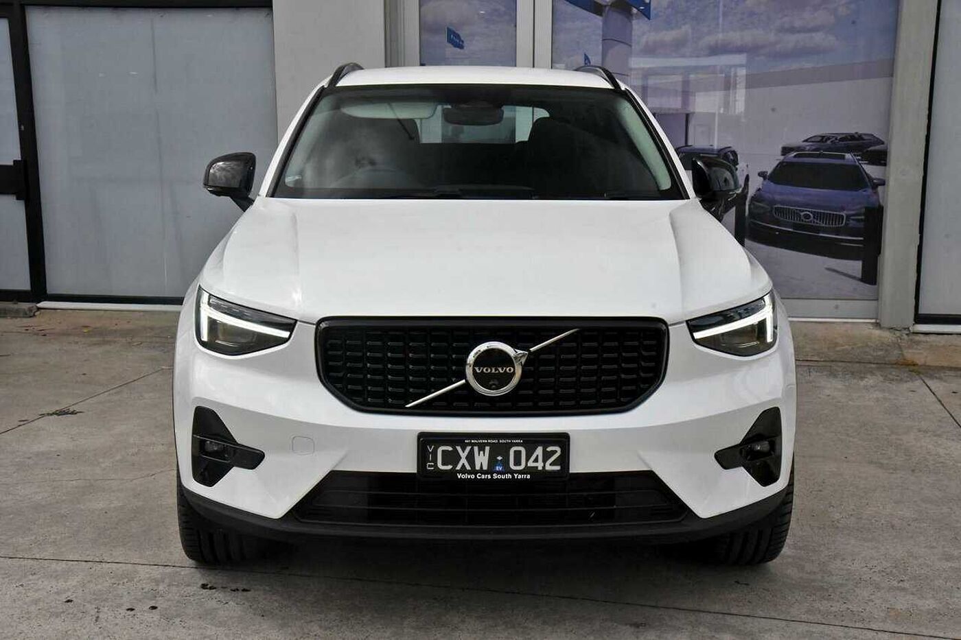 Volvo  XC40 Ultimate, B4 AWD Mild hybrid, Petrol, Dark