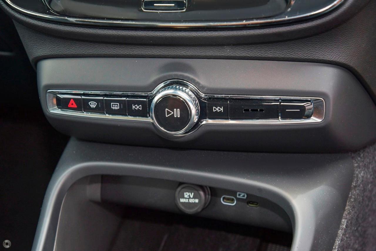 Volvo  XC40 Ultra, B4 AWD Mild hybrid, Petrol, Bright
