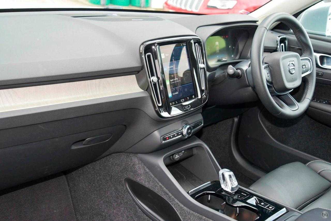 Volvo  XC40 Ultra, B4 AWD Mild hybrid, Petrol, Bright