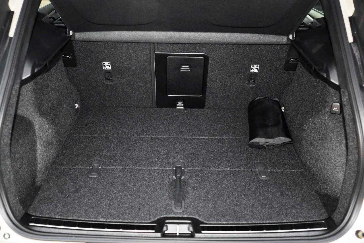 Volvo  XC40 Ultra, B4 AWD Mild hybrid, Petrol, Bright