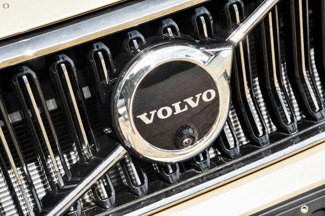 Volvo  XC40 Ultra, B4 AWD Mild hybrid, Petrol, Bright