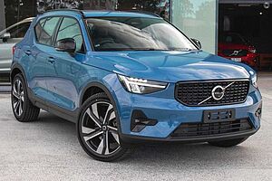 Volvo  XC40 Ultimate, B5 Mild Hybrid, Petrol, Dark