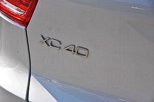 Volvo  XC40 Ultimate, B5 Mild Hybrid, Petrol, Dark