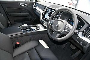 Volvo  XC60 Plus, B5 Mild Hybrid, Petrol