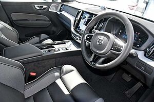 Volvo  XC60 Ultimate, B6 Mild Hybrid, Petrol, Dark