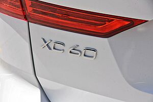 Volvo  XC60 Ultimate, B6 AWD mild hybrid, Petrol, Dark