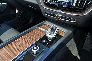 Volvo  XC60 Ultimate, B6 AWD mild hybrid, Petrol, Dark