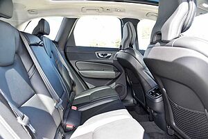 Volvo  XC60 Ultimate, B6 AWD mild hybrid, Petrol, Dark