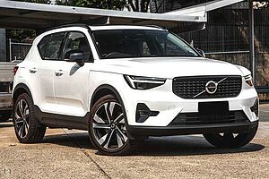 Volvo  XC40 Ultimate, B4 AWD Mild hybrid, Petrol, Dark