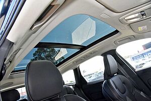 Volvo  XC60 Ultimate, B6 AWD mild hybrid, Petrol, Dark