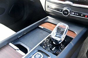 Volvo  XC60 Ultimate, B6 AWD mild hybrid, Petrol, Dark